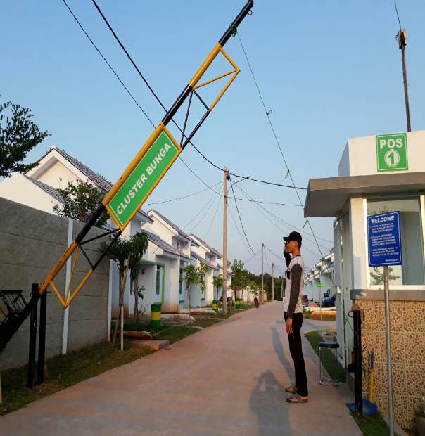 Sistem cluster dengan gate dan pos jaga